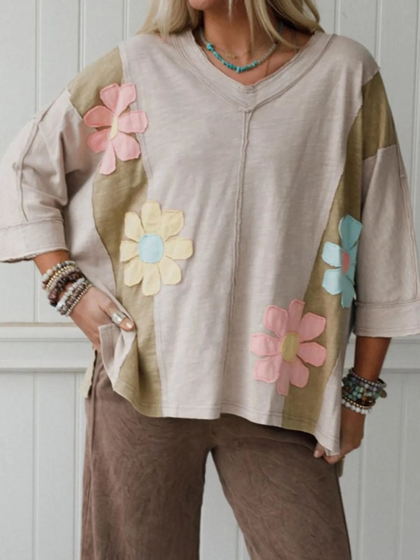 Floral Patch Color Block V-Neck T-Shirt
